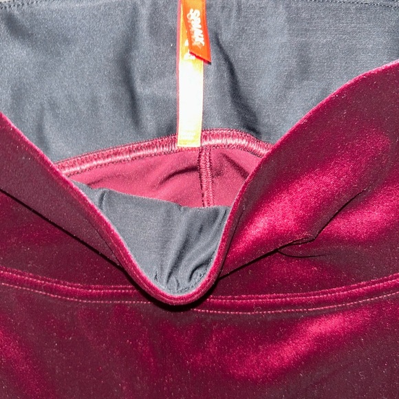 SPANX Velvet Leggings Rich Burgundy Small - Picture 4 of 4